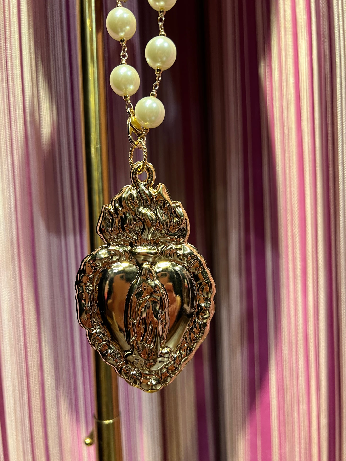 Collana perle rosario con ciondolo cuore sacro