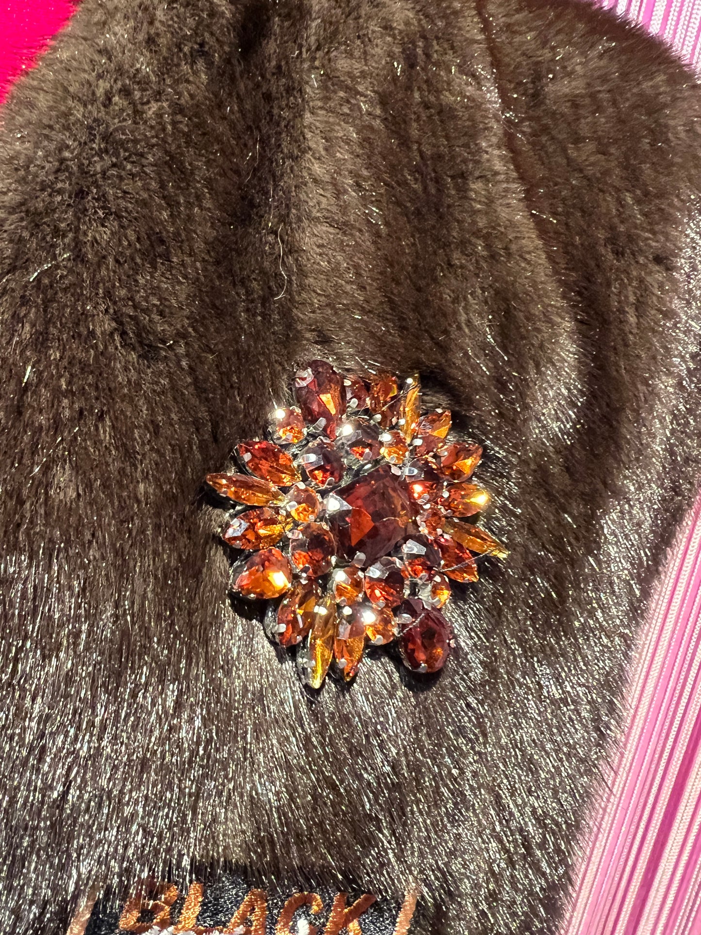 ABpink 🩷gilet eco visone con patch leopardo, patch cristalli e paillettes