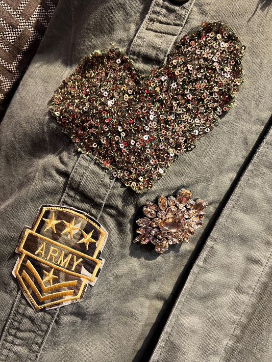 ABpink 🩷la verdina , giacca militare con maniche logate pacht cuore paillettes oro e mostrine