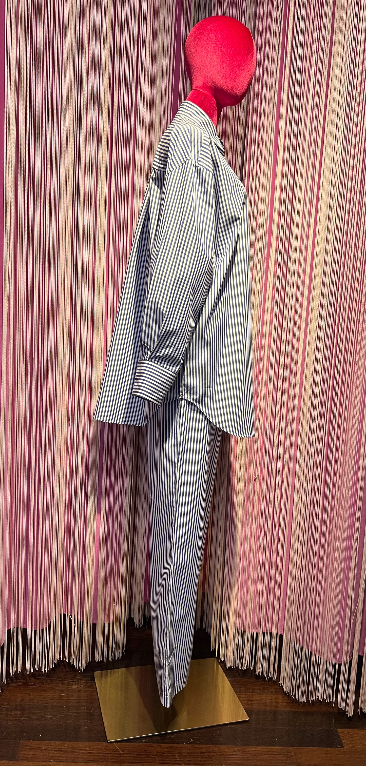 Giada Benincasa completo camicia a righe e pantalone con elastico e laccetto