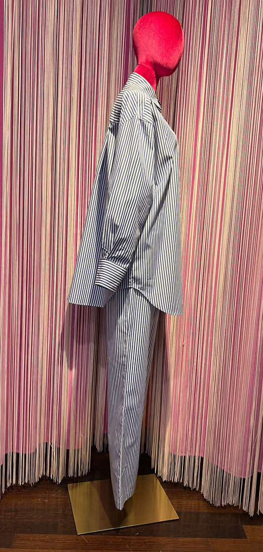 Giada Benincasa completo camicia a righe e pantalone con elastico e laccetto