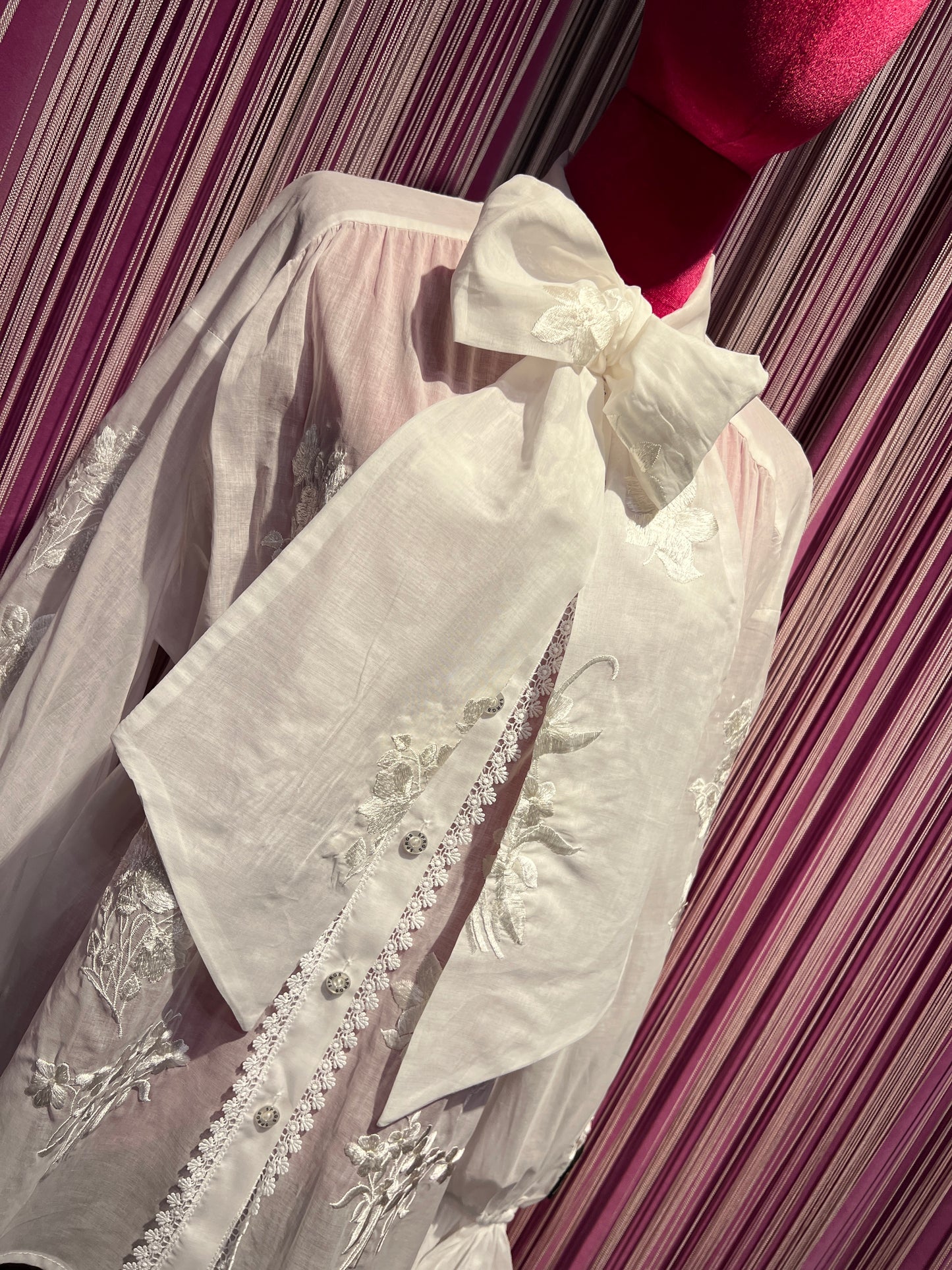 5 Progress camicia in cotone con fiori ricamati e fiocco collo