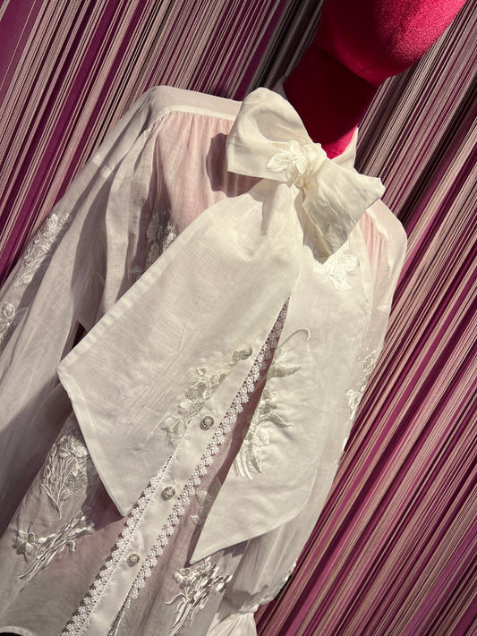 5 Progress camicia in cotone con fiori ricamati e fiocco collo