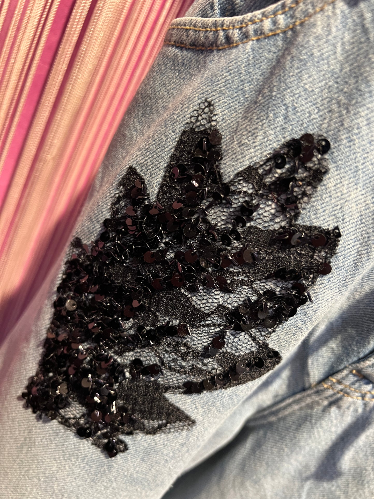 The Room jeans con elastico e laccetto palazzo con applicazione pizzo e paillettes nere