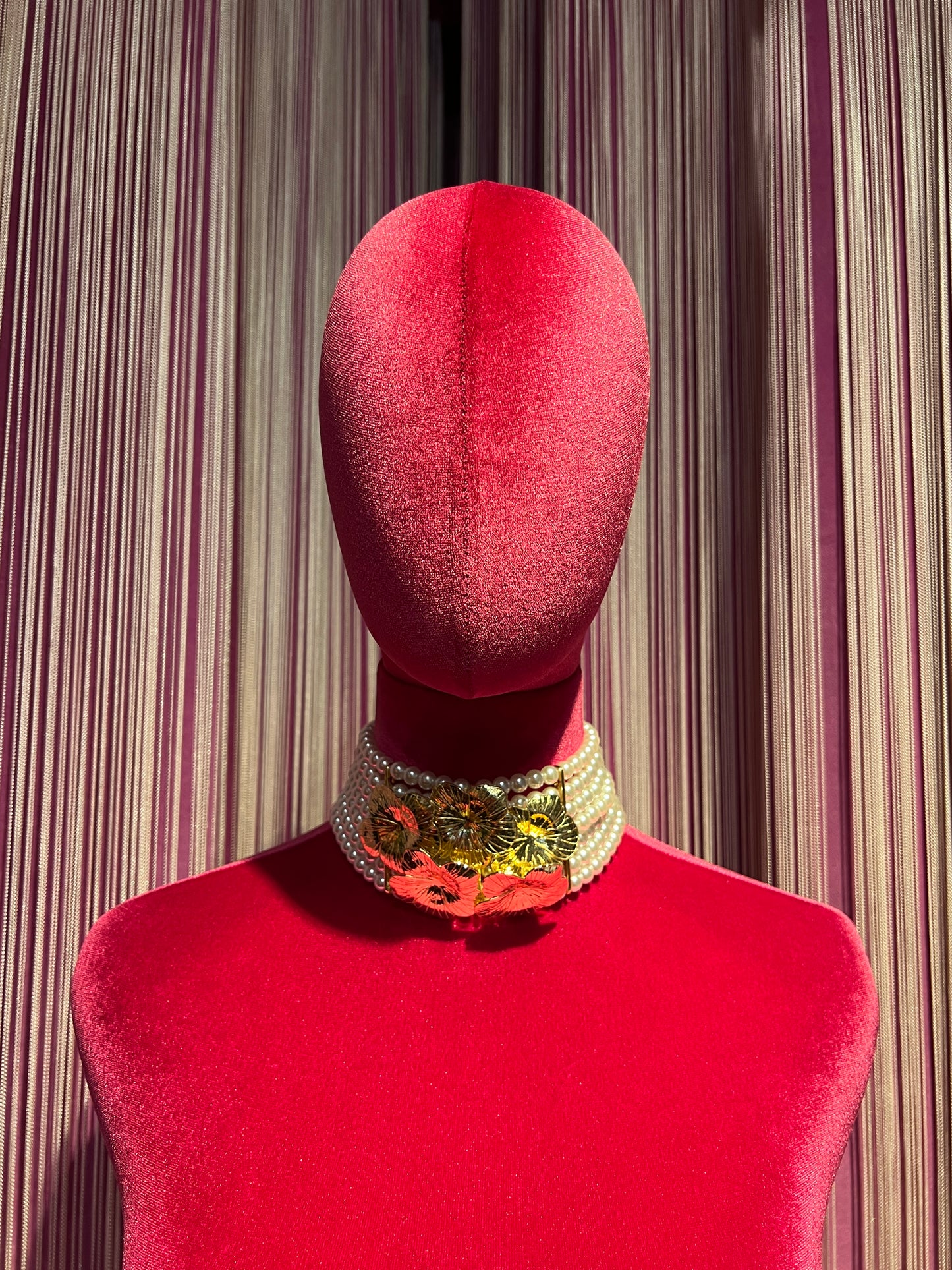 Choker perle con applicazione fiori metallo oro