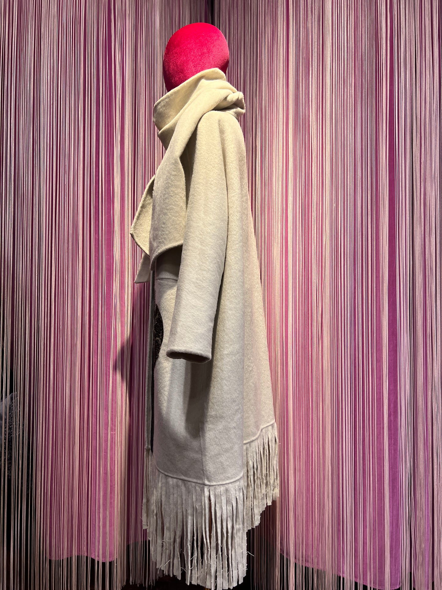 ABpink 🩷cappotto panna sfoderato con frange e sciarpa rimovibile, con patch cristalli e tigri