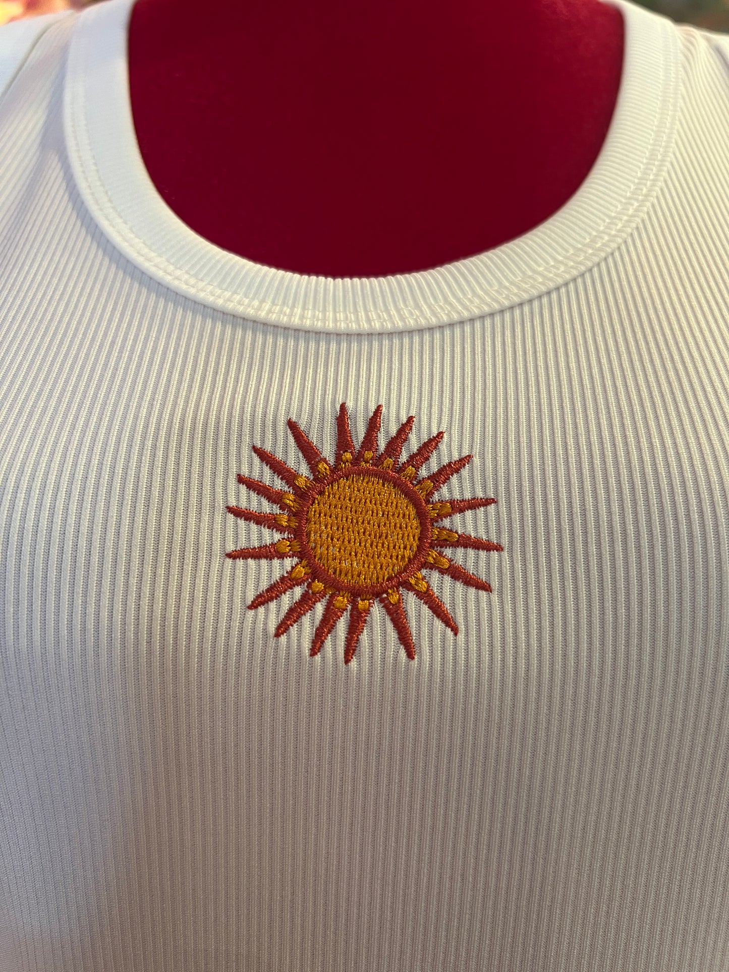 Mon amour Paris completo in cotone tre pezzi rosa camicia con ricamo cuore e sole sulle tasche canottiera bianca con ricamo sole e pantalone con elastico in vita ricamo cuore e sole
