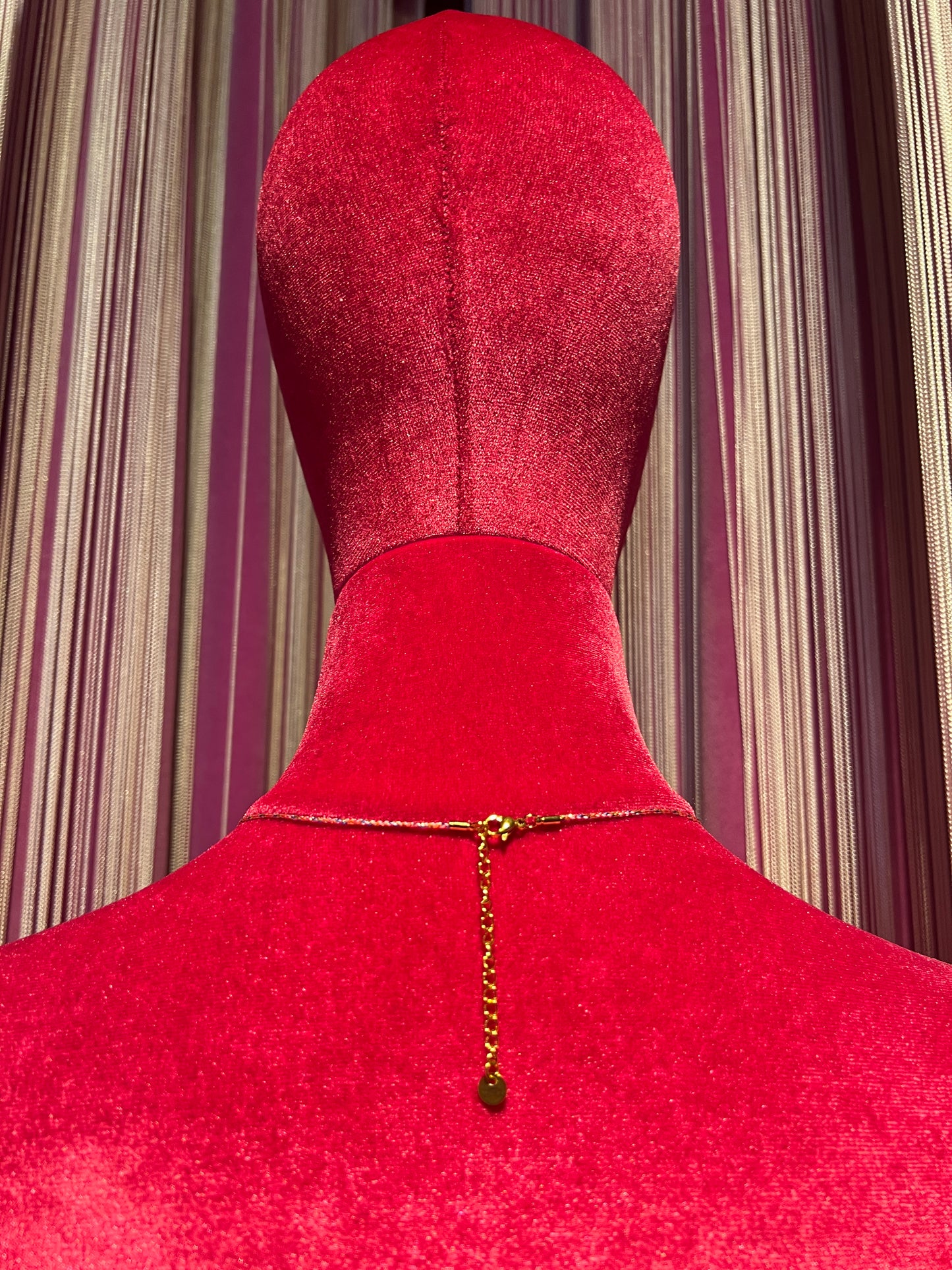 Berri collana con filo rosa stile giapponese con charms gatti portafortuna