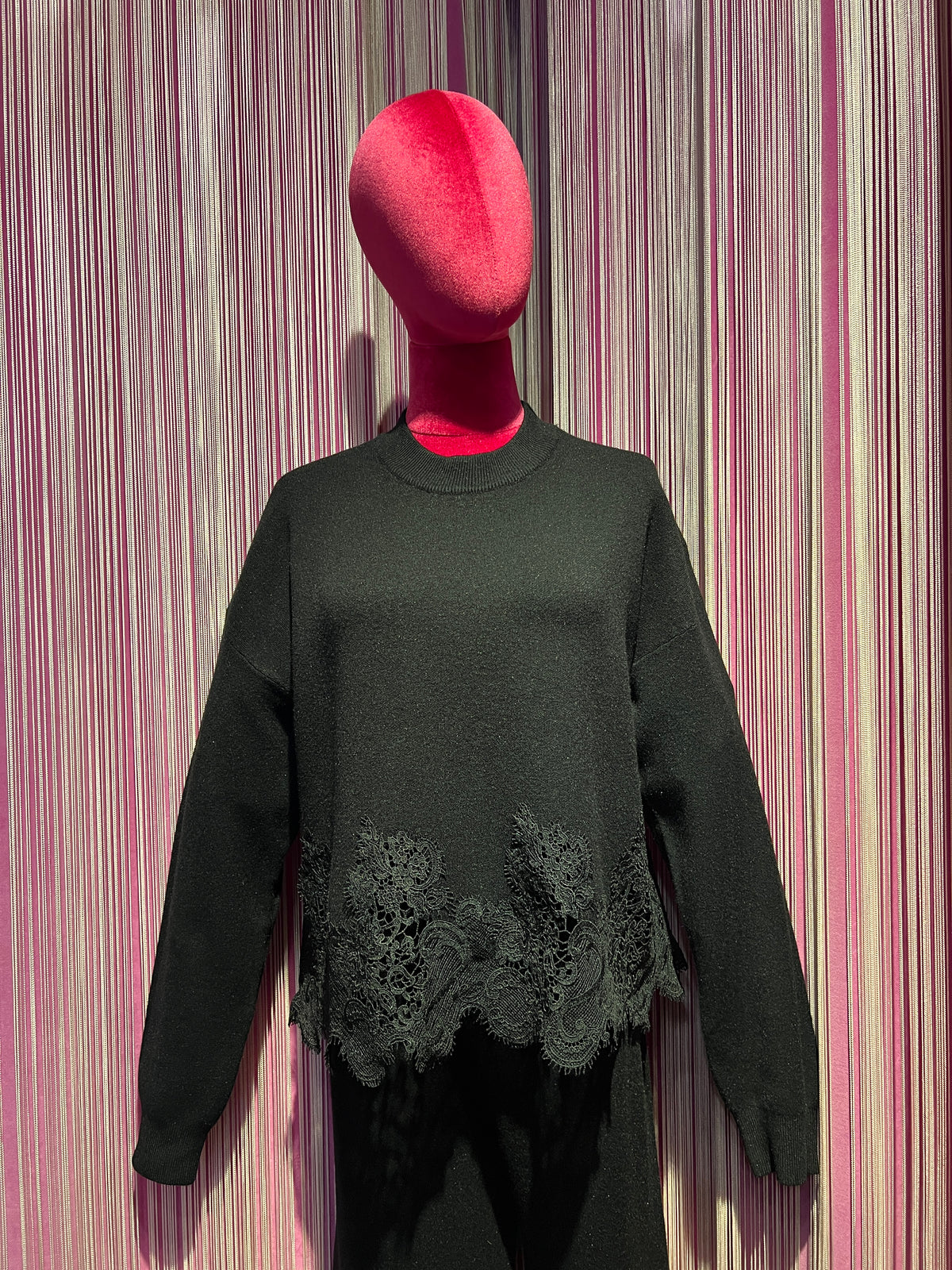 The room completo maglia e pantalone con pizzo nero