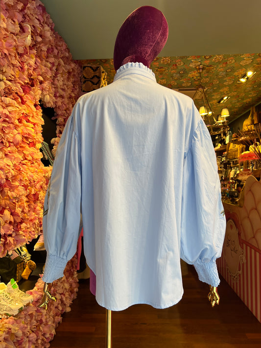 Mon amour Paris camicia cotone celeste con ricami su maniche ampie