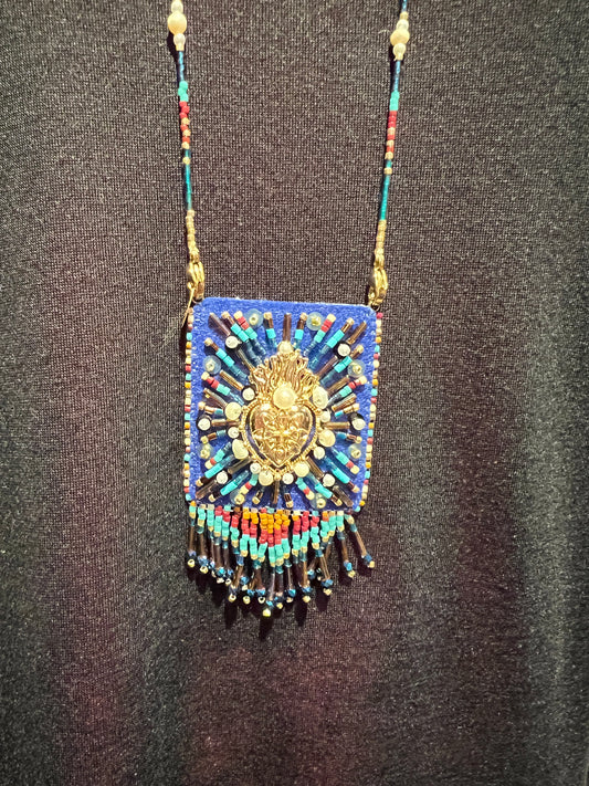 Collana lunga perline turchesi e cuore sacro azzurro