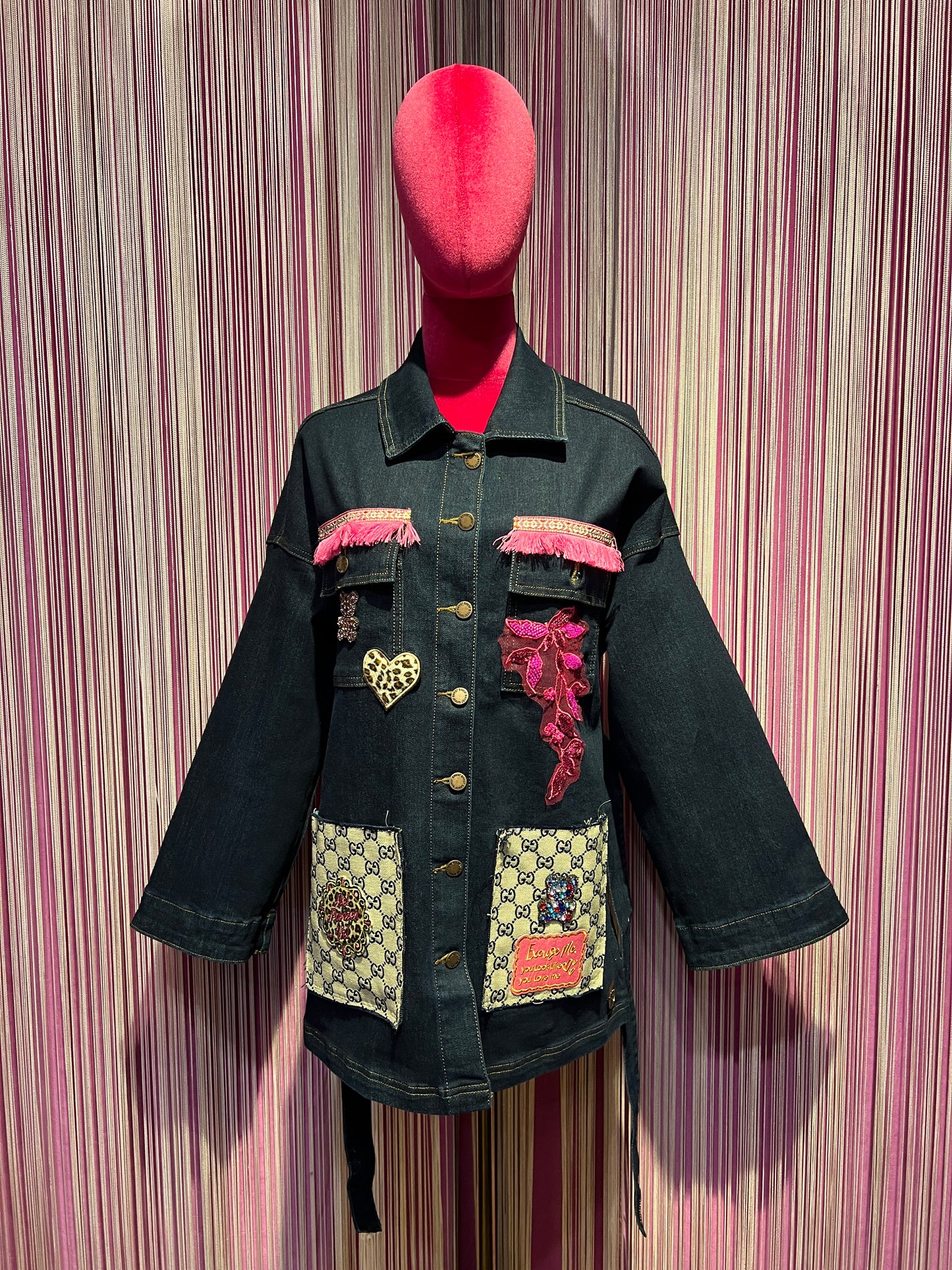 ABpink🩷 giacca denim con cintura con applicazione ramage fucsia patch e tasche logate GG