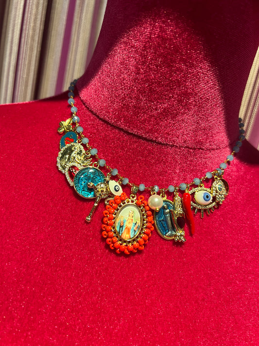 Principessa Glam collana girocollo perline celeste polvere cornetto rosso immagine sacra perline corallo