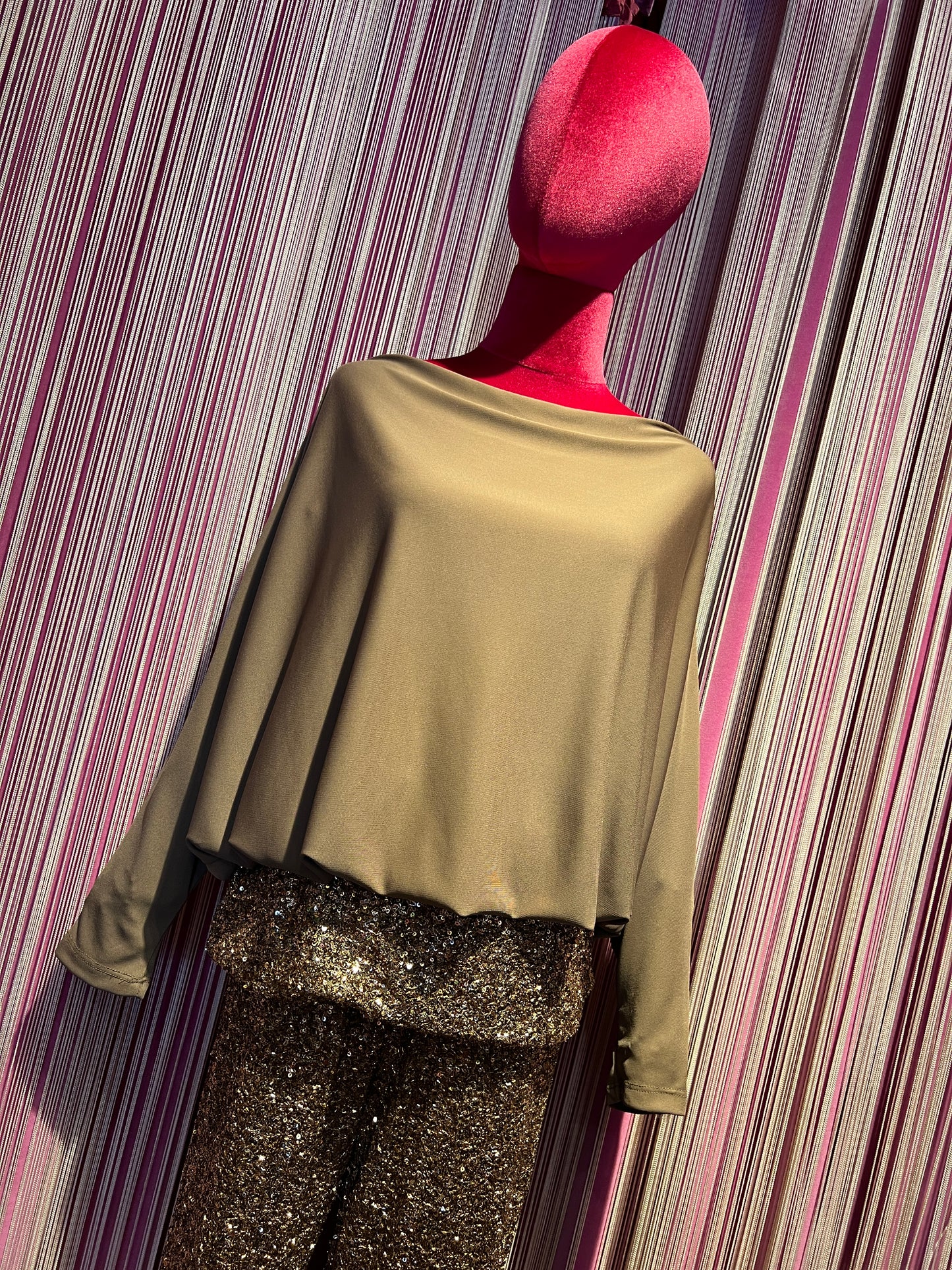 The room completo taupe blusa e pantalone con paillettes