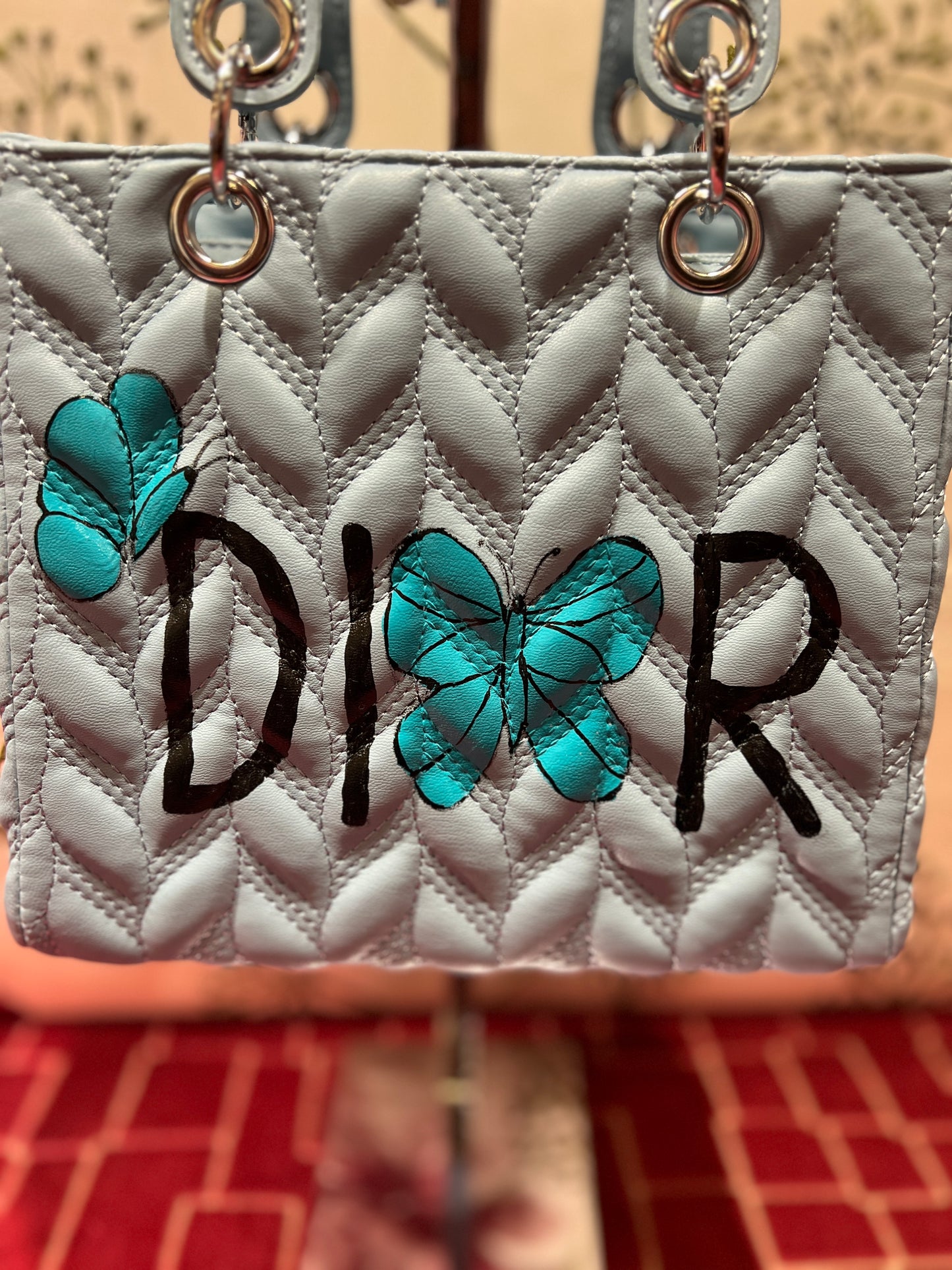 Borsa due manici ecopelle celeste con scritta dipinta a mano  Dior tracolla