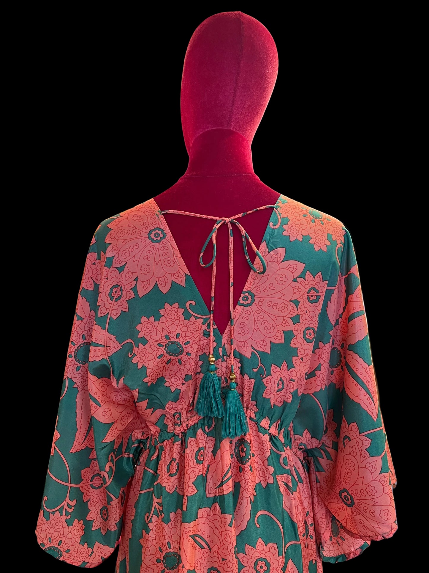 Mon amour Paris abito lungo con balze in seta scollato fantasia floreale verde e rosa