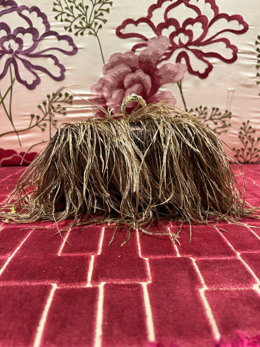 Clutch marabu con tracollina marrone chiaro