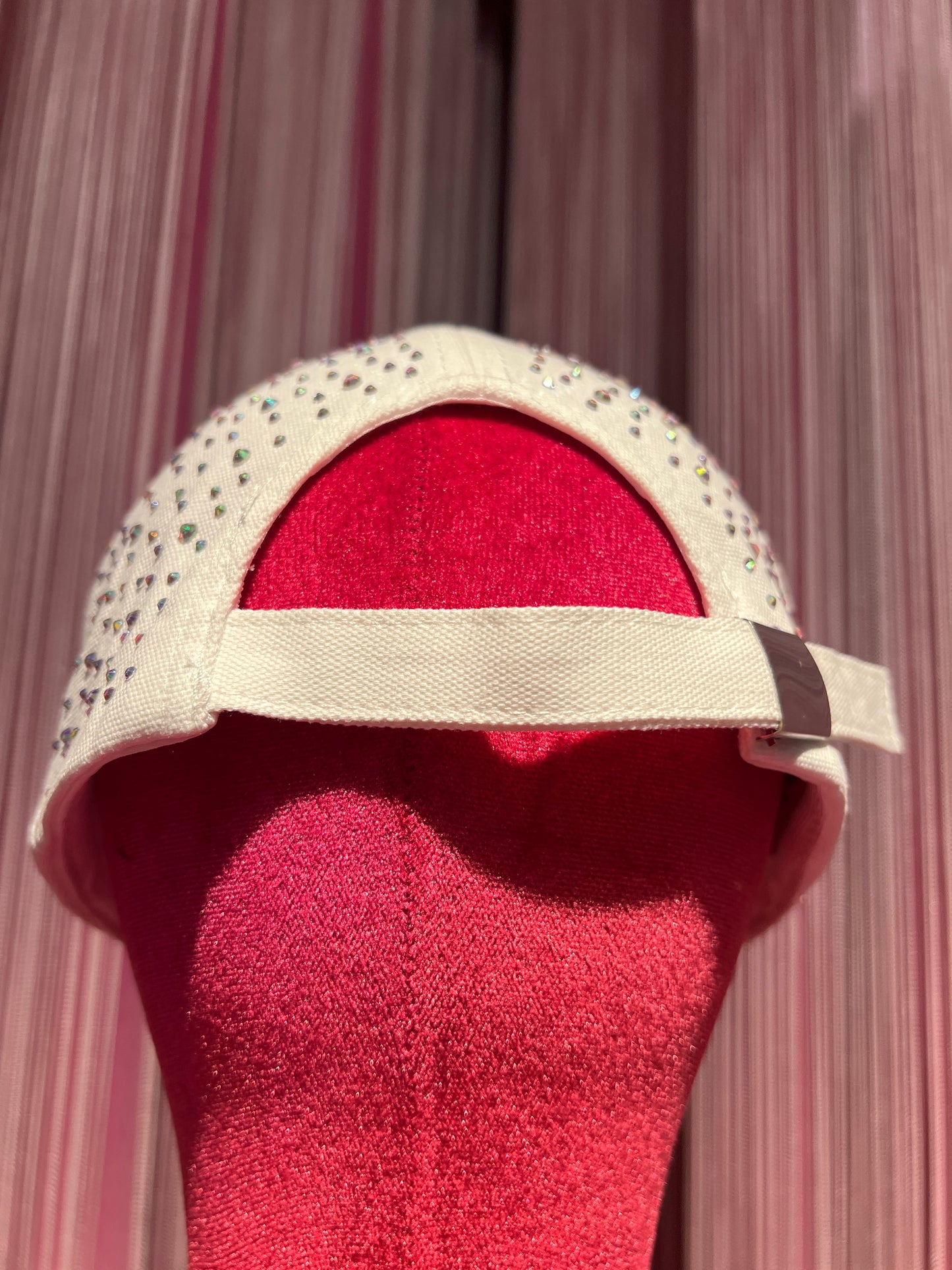 Love & roses cappello con visiera bianco con cristalli misura regolabile
