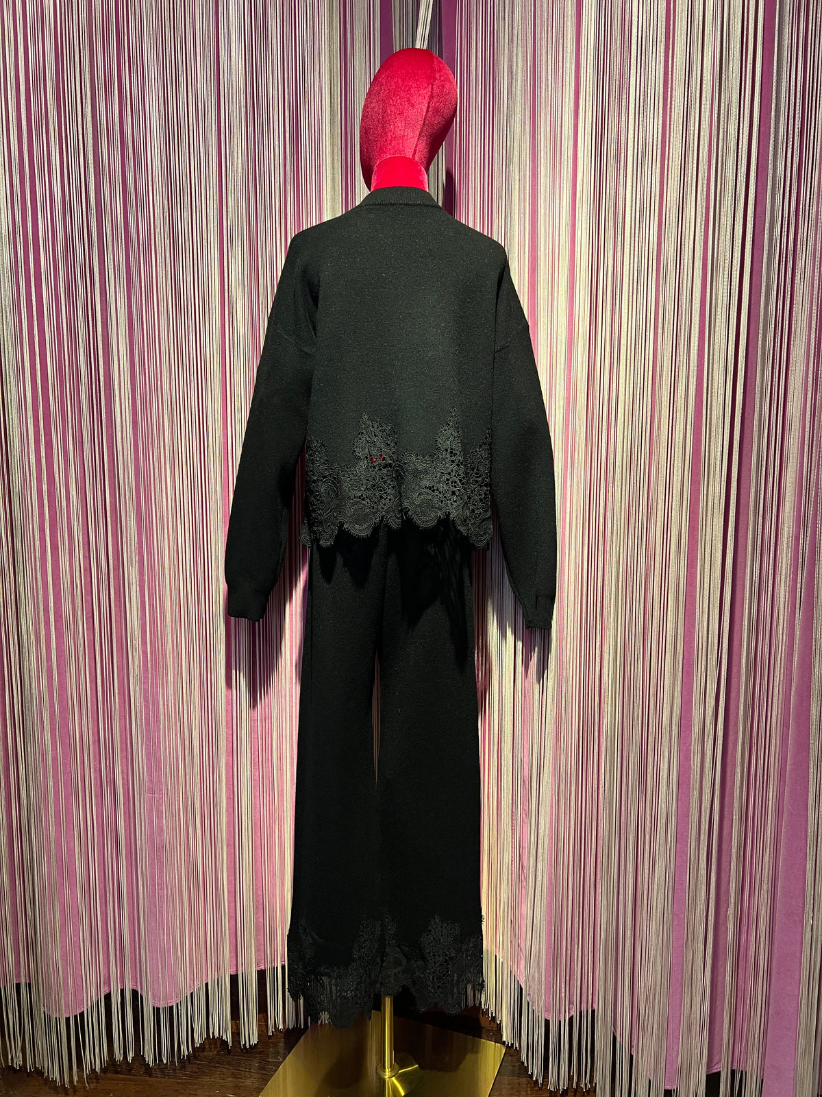 The room completo maglia e pantalone con pizzo nero