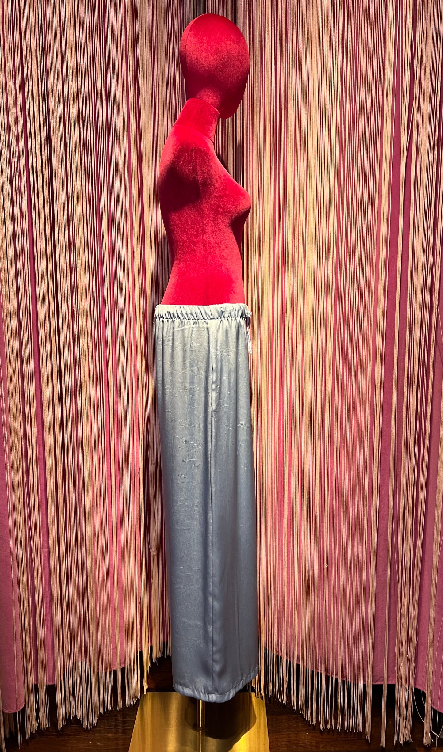 The room pantalone a palazzo effetto stropicciato celeste con elastico e laccetto