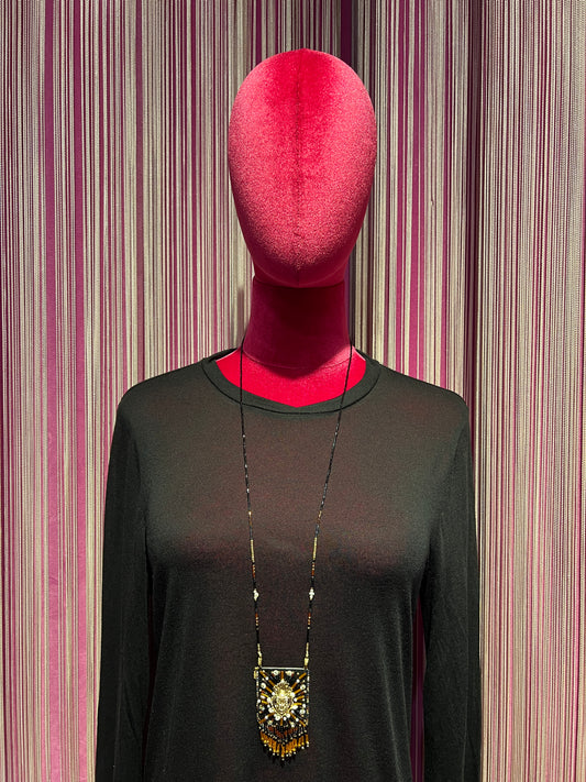 Collana lunga perline e cuore sacro nero