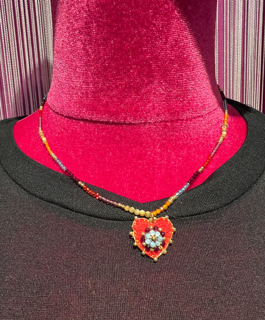 Collana girocollo perline e cuore rosso pelle e velluto