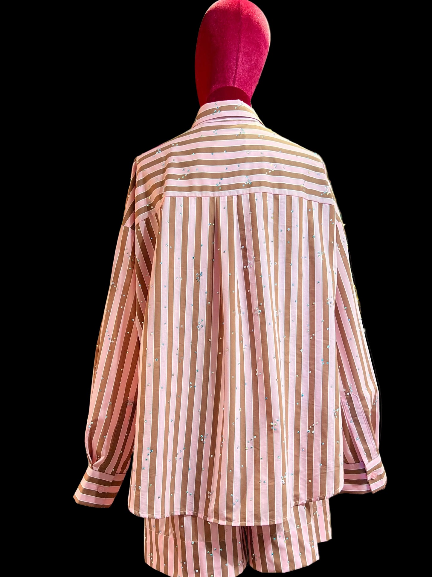 Essentiel antwerp completo camicia e short con elastico in vita , misto cotone ,fantasia righe rosa e marrone con decorazioni strass