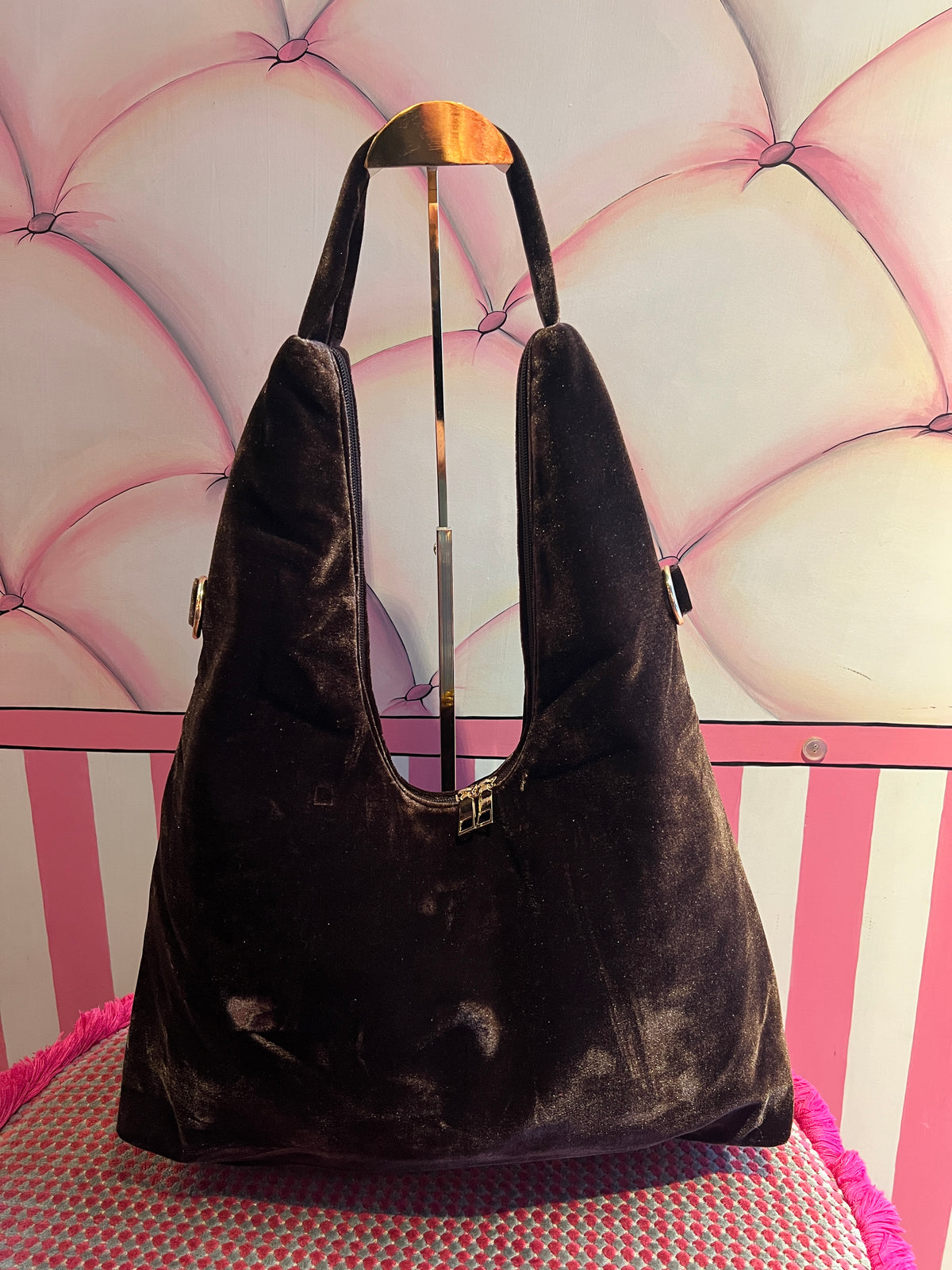 Borsa a spalla di velluto cioccolato con ricami floreali dí paillettes e perline stile orientale con tracollina