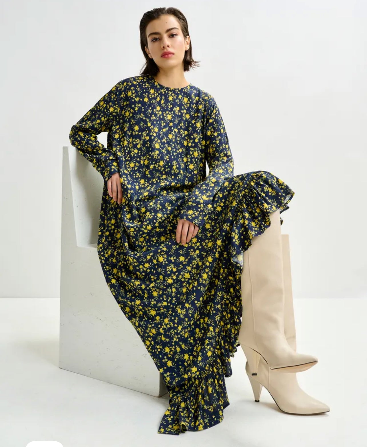 Essentiel antwerp abito floreale asimmetrico con cinta blu e giallo vestibilita’ over Igraine