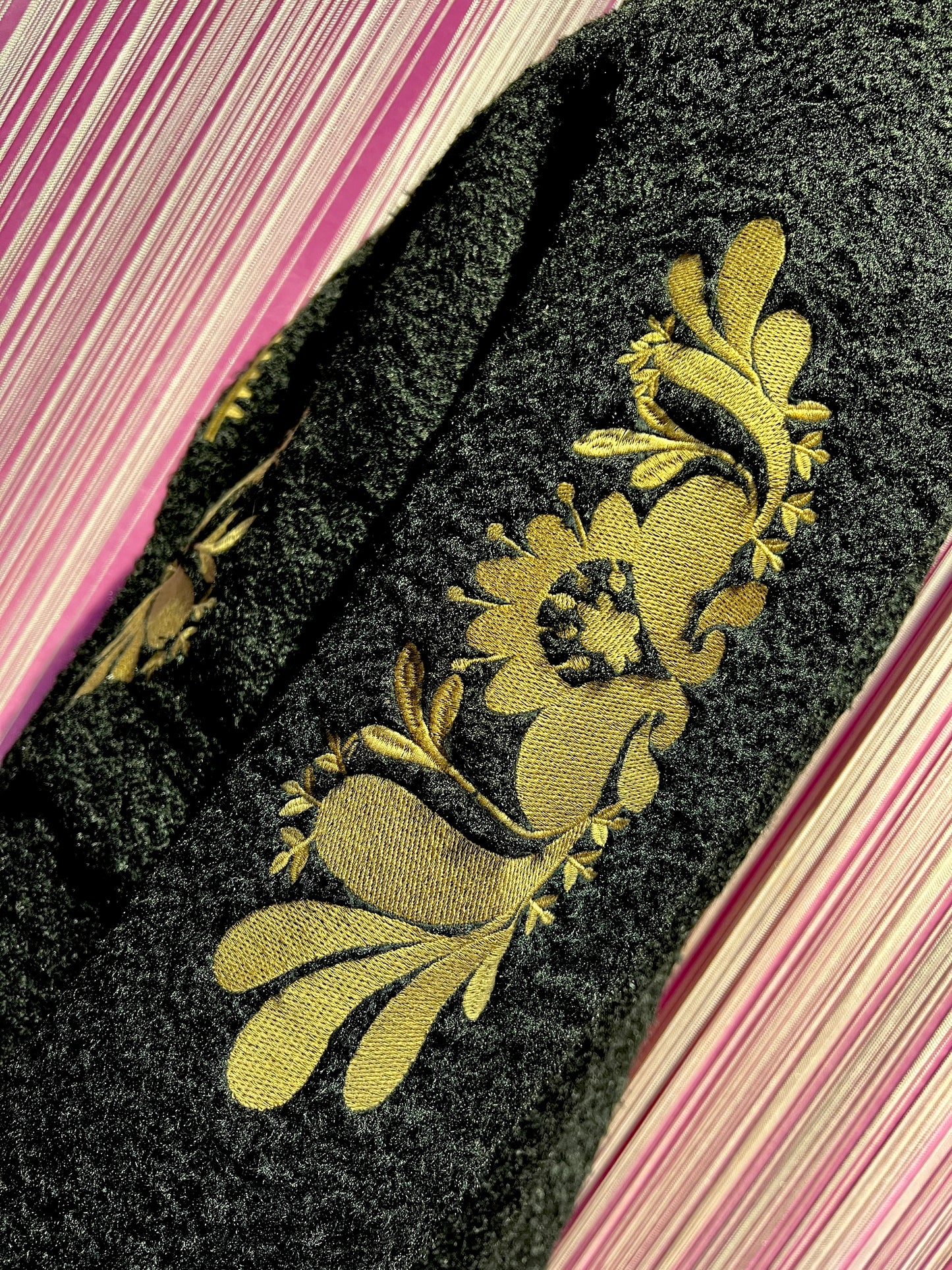 The room giacca boucle’ nera con motivo floreale nocciola