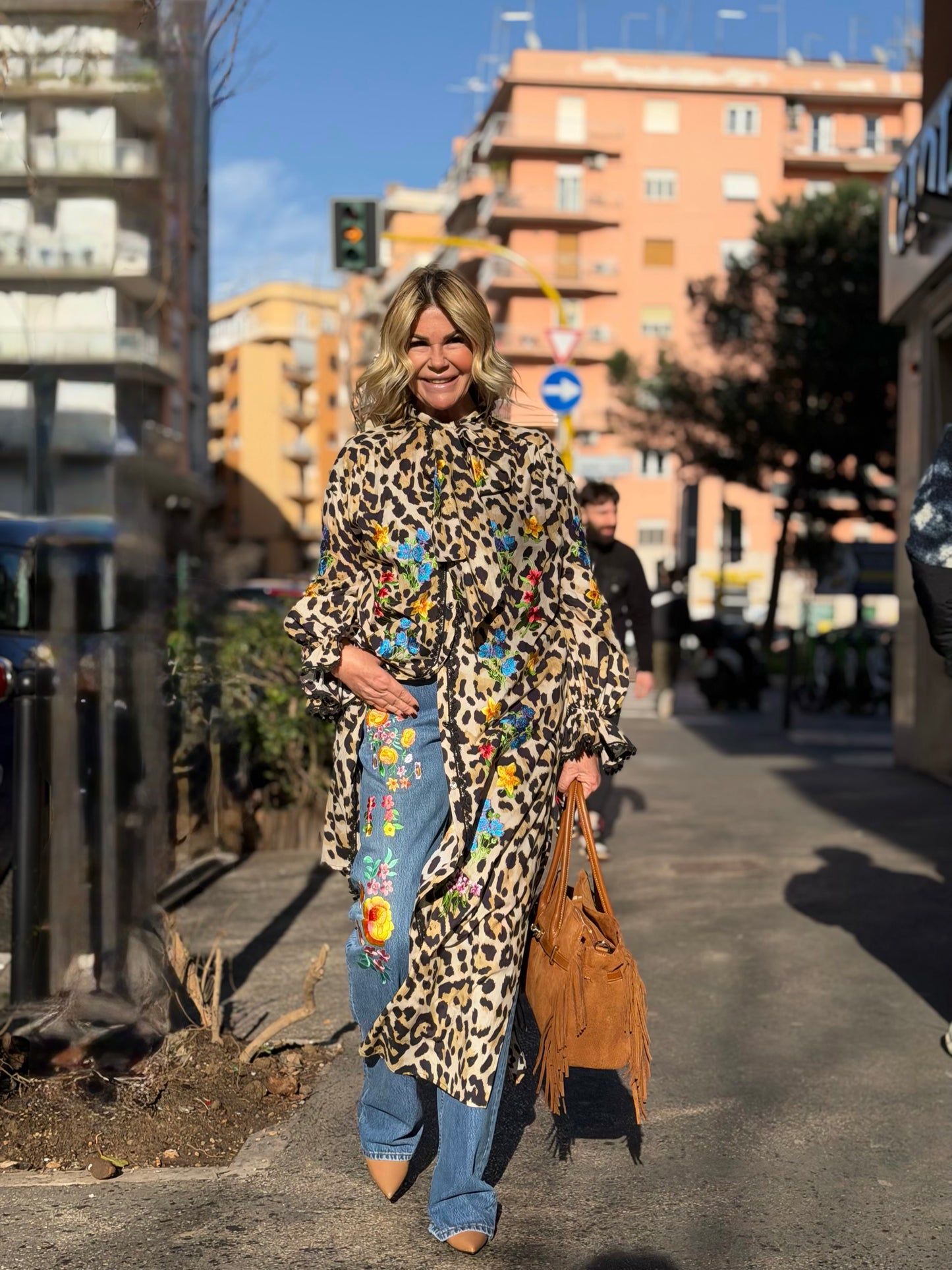 5 Progress abito lungo maculato con fiori ricamati , spacchi laterali , vestibilita’ over