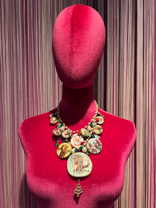 Collana doppio filo perle con pendenti e charms a tema natalizio