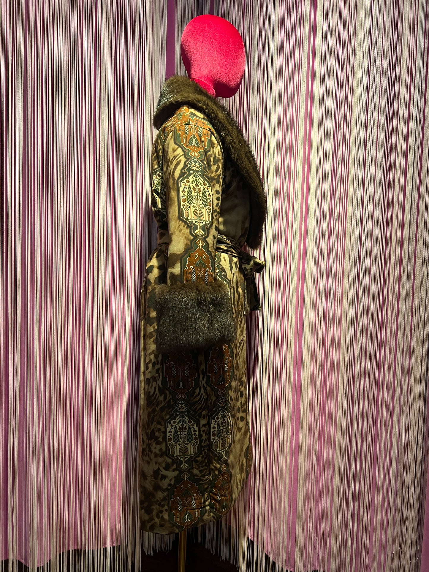 Front street cappotto a kimono con cinta fantasia animalier con collo e polsi in ecopelliccia