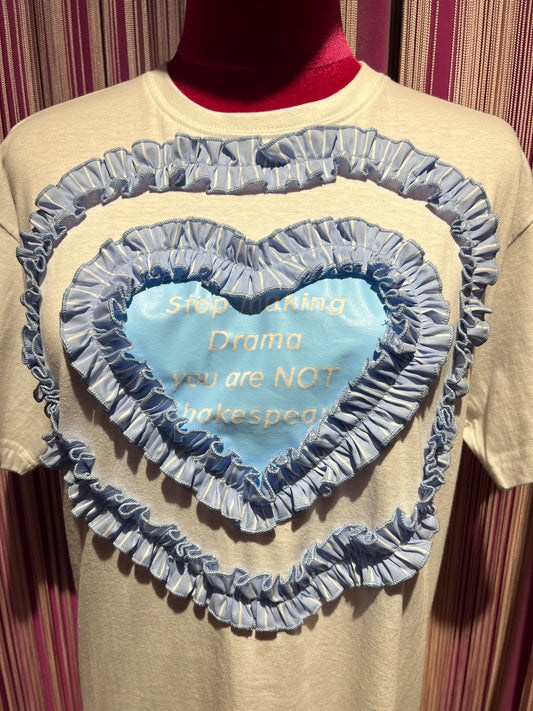 Gina Gorgeous t shirt con applicazione cuore celeste con scritta e volant Talli