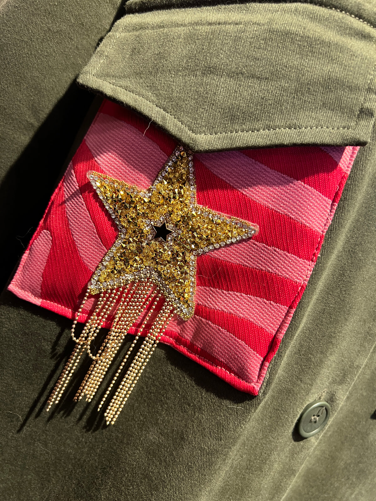 ABpink🩷 giacca Charlotte verde militare  con patch farfalle sul retro due tigri fucsia vestibilita’ 40/48