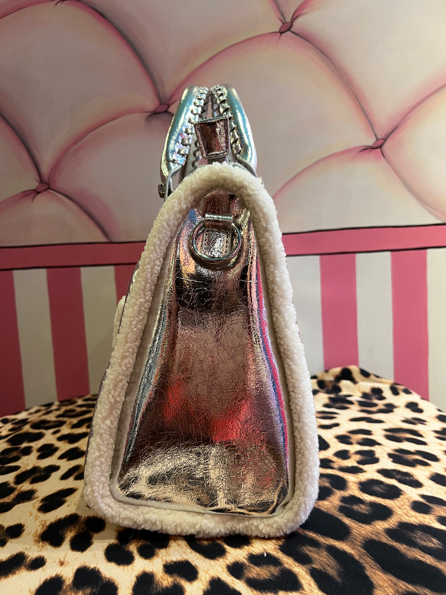 Rue Madam Paris borsa due manici argento ecopelliccia bianca con tracolla Shine tote