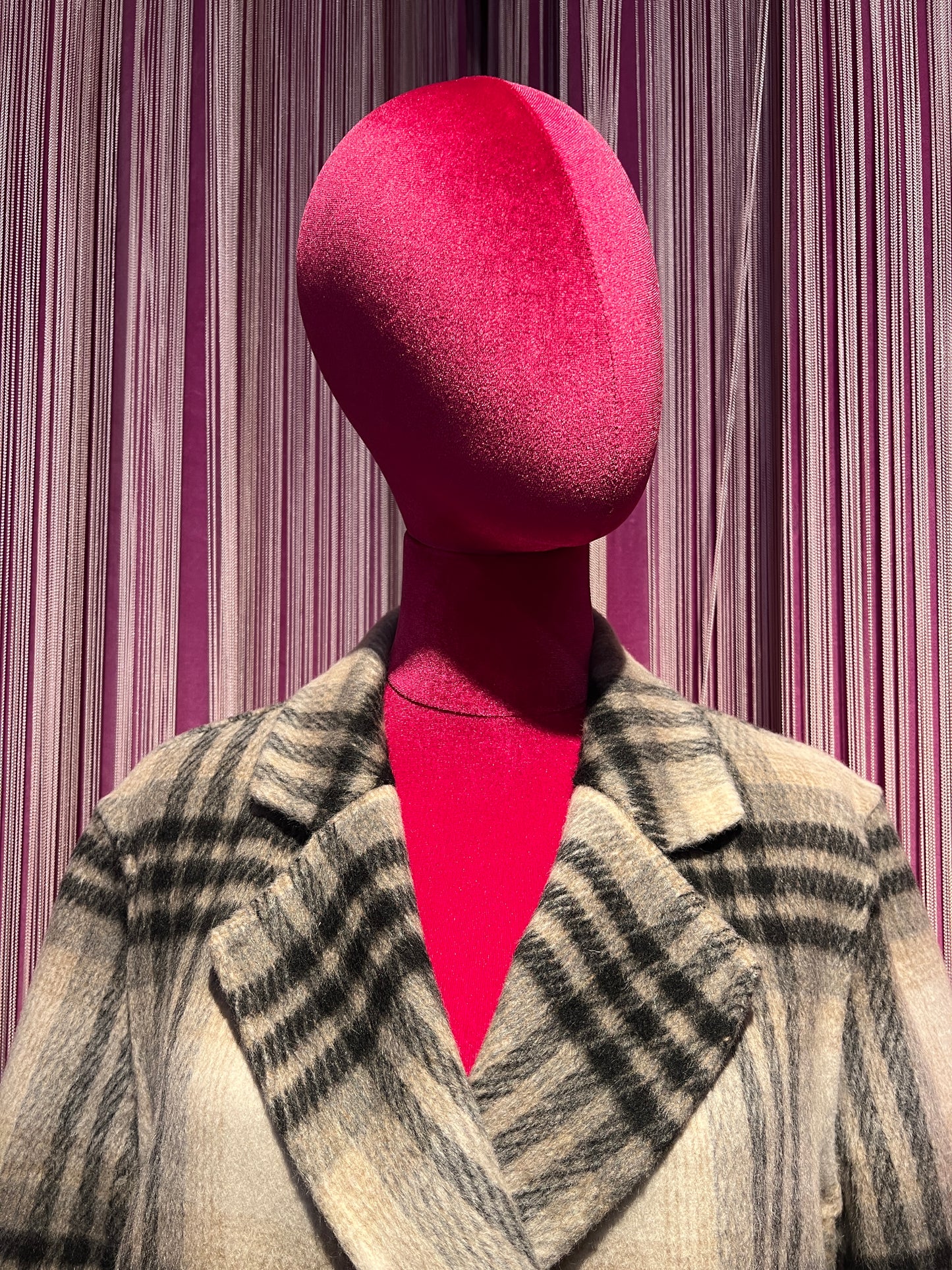 The room cappotto doppiopetto tartan nero grigio fondo panna