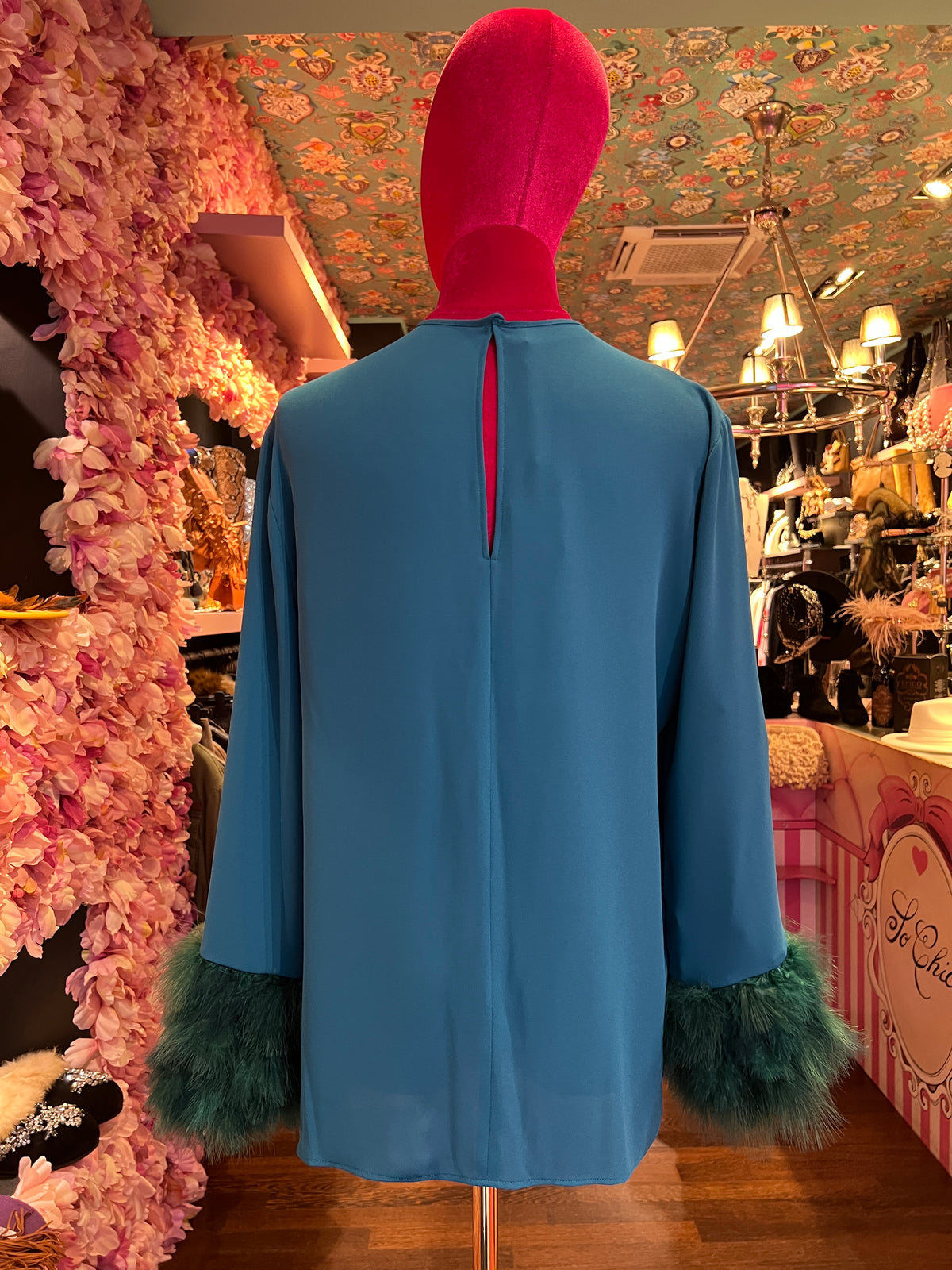 Dahlo blusa pavone con piume maniche