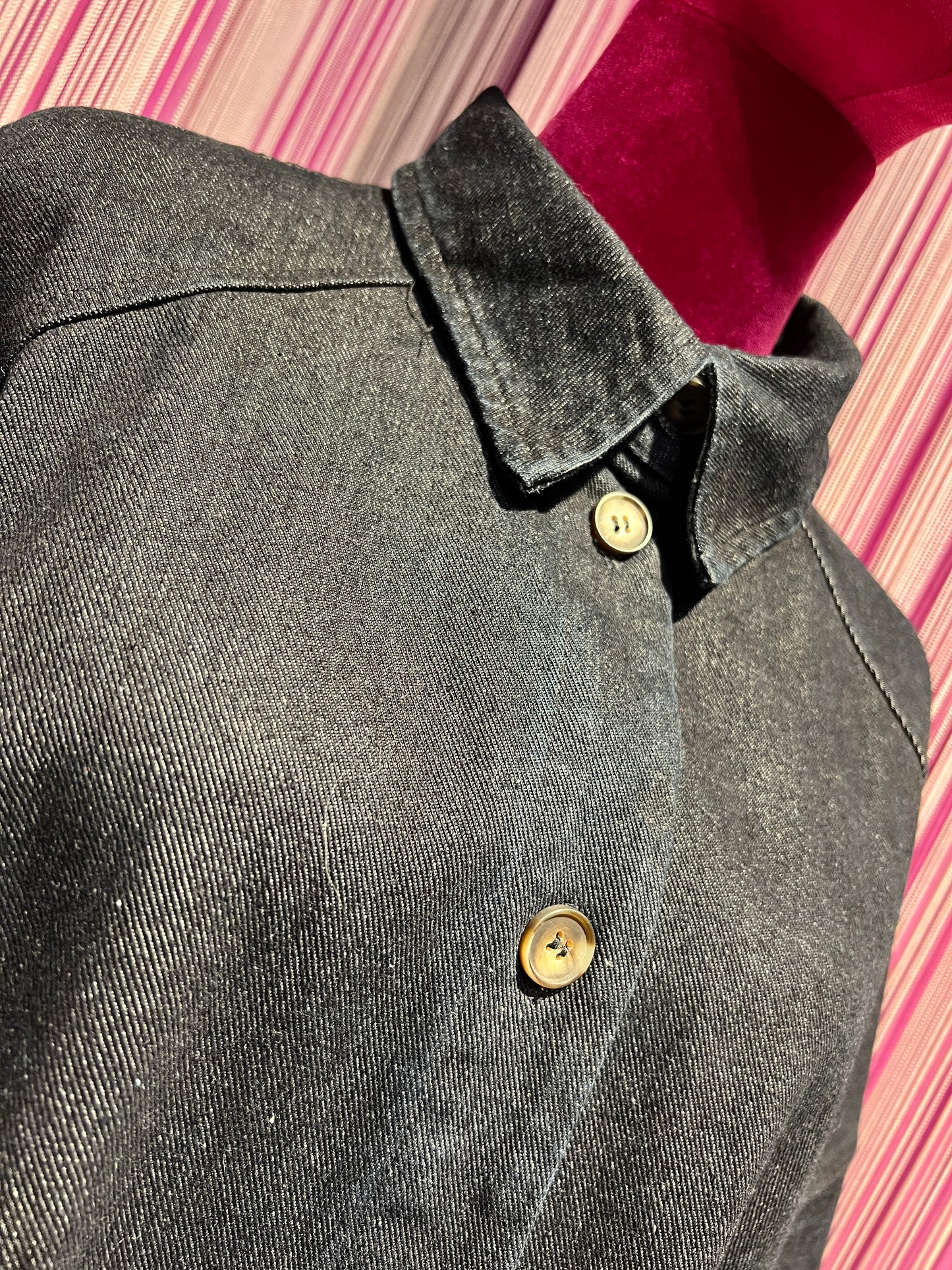 The room soprabito denim scuro vestibilita ‘ oversize con scritta glitter argento “ too many clothes still need this one “