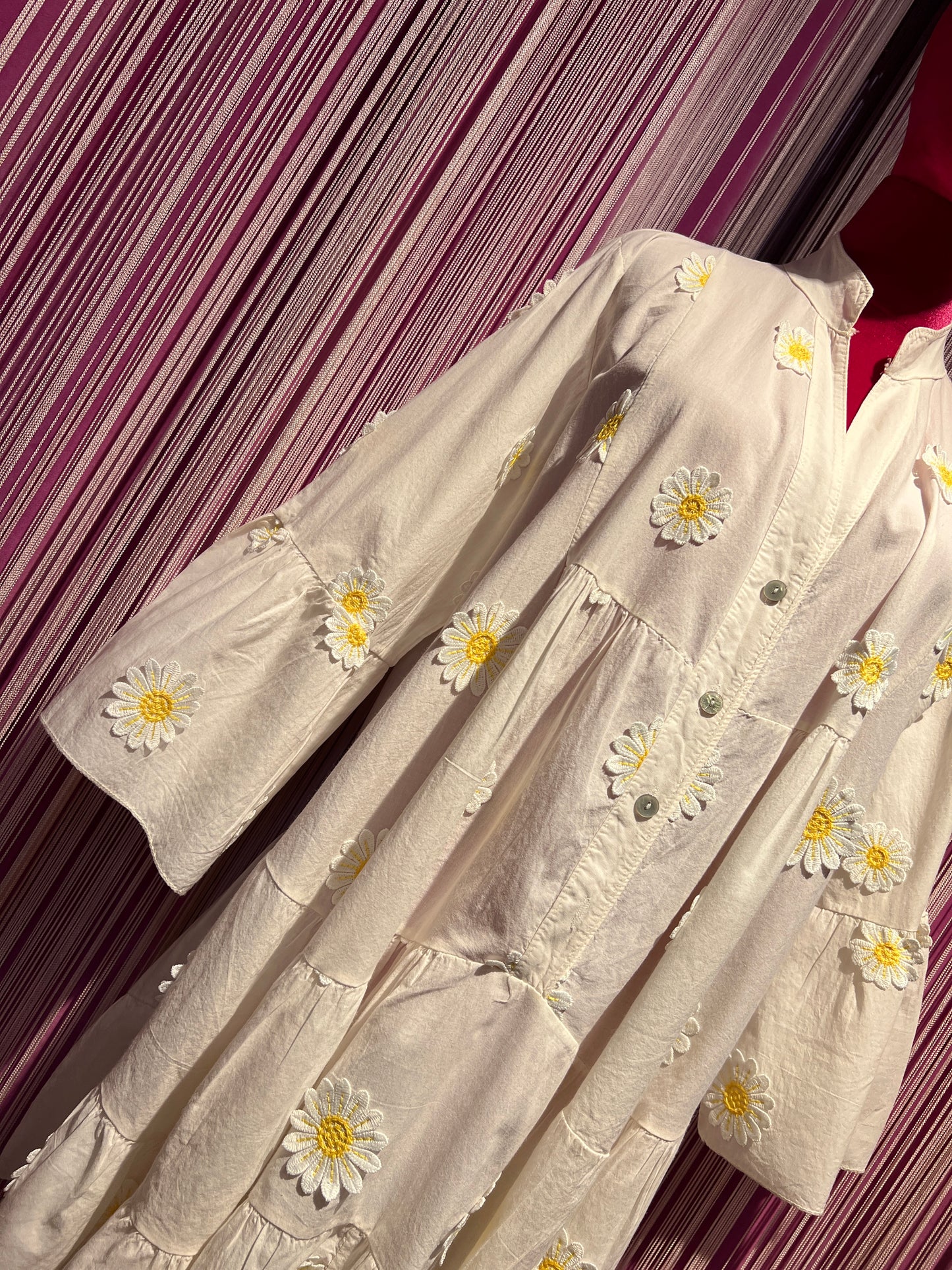 Mon amour Paris abito corto in cotone bianco con applicazioni margherite