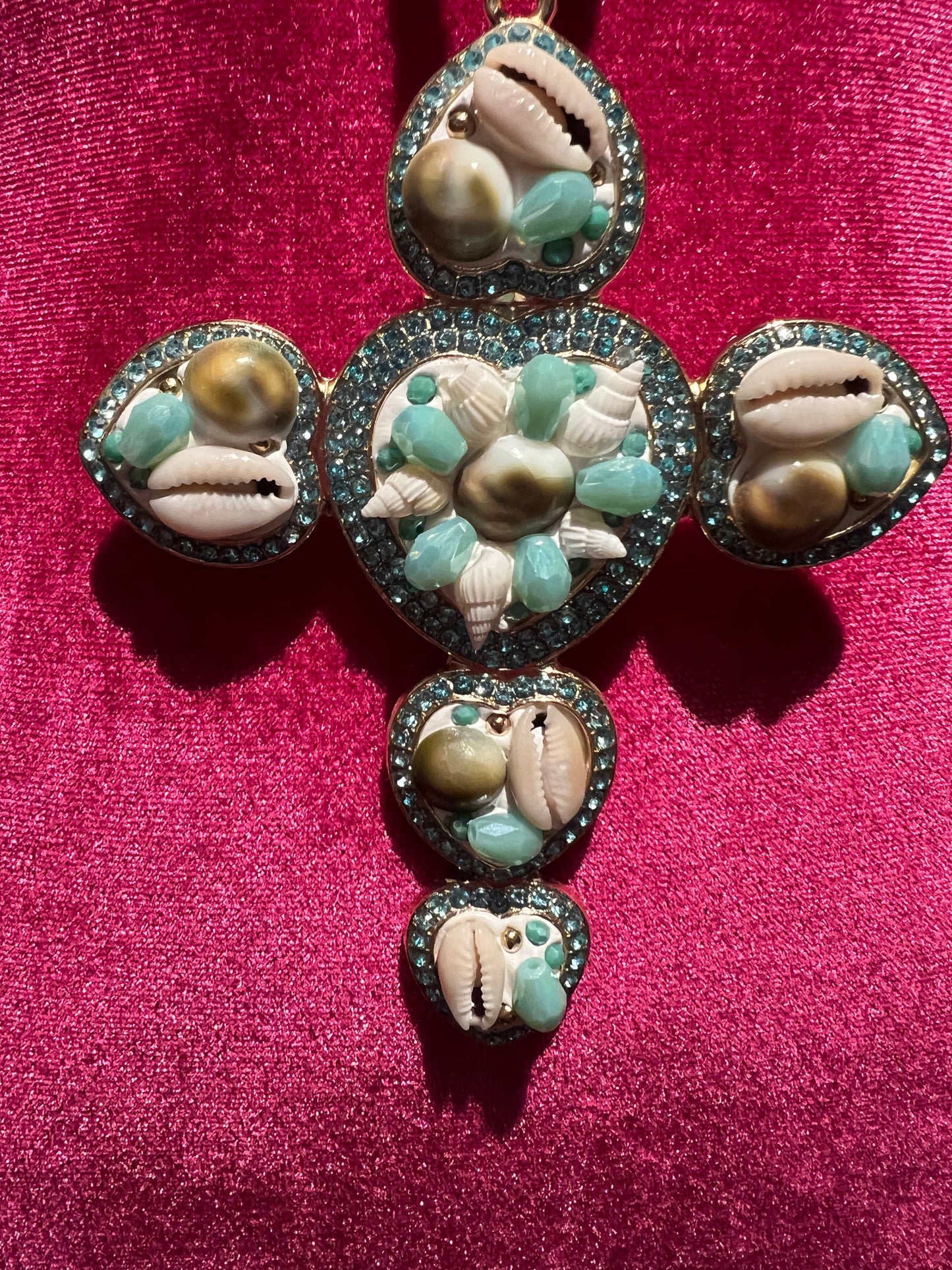 Collana lunga turchese con perline , conchiglie e croce