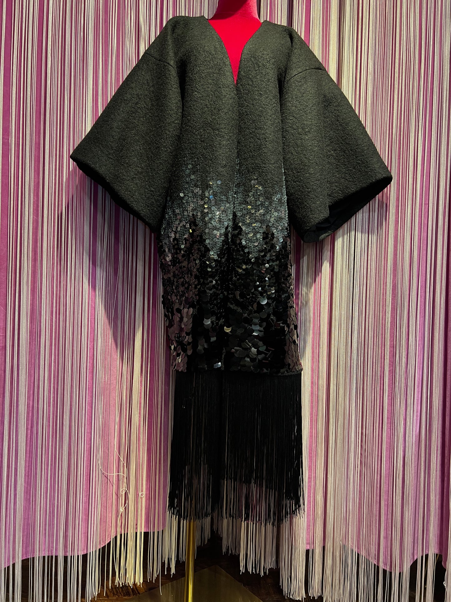 Dahlo cappotto manica kimono con frange e paillettes