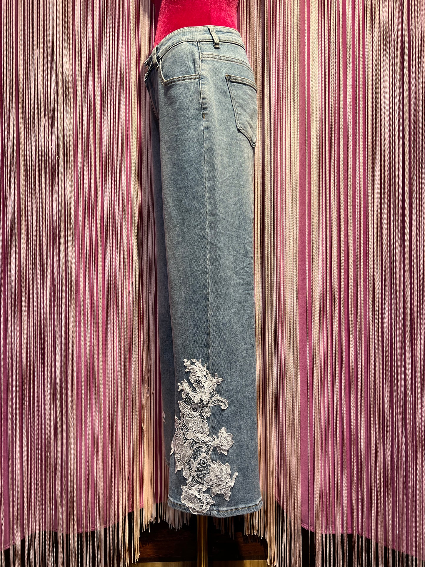 Love & roses jeans zampa con pizzo bianco