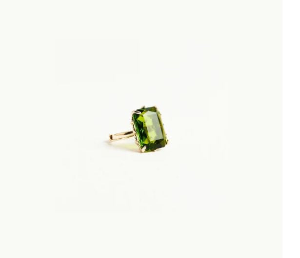 Anello con grande cristallo taglio radiant verde regolabile