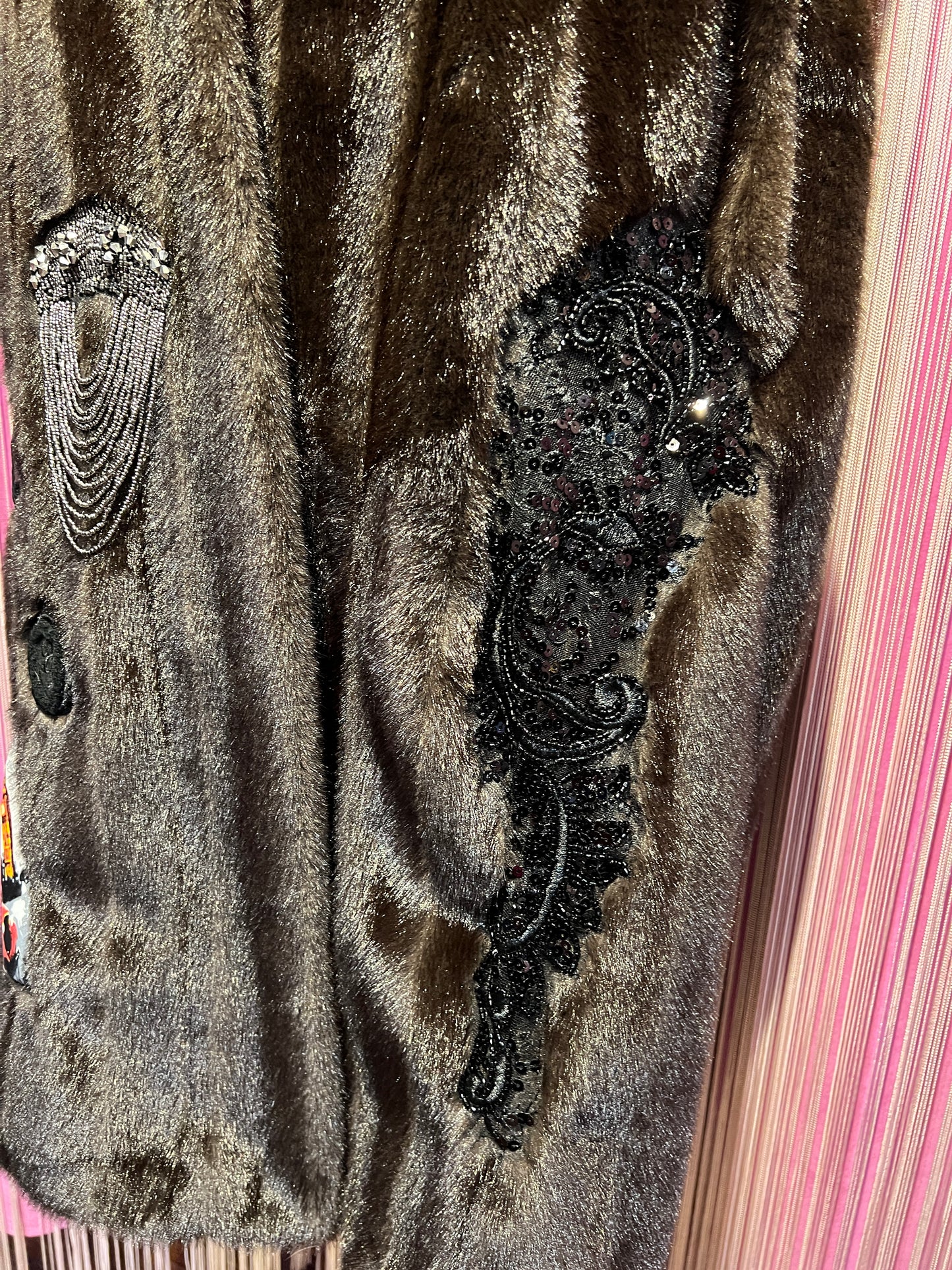 ABpink 🩷gilet eco visone con patch leopardo, patch cristalli e paillettes