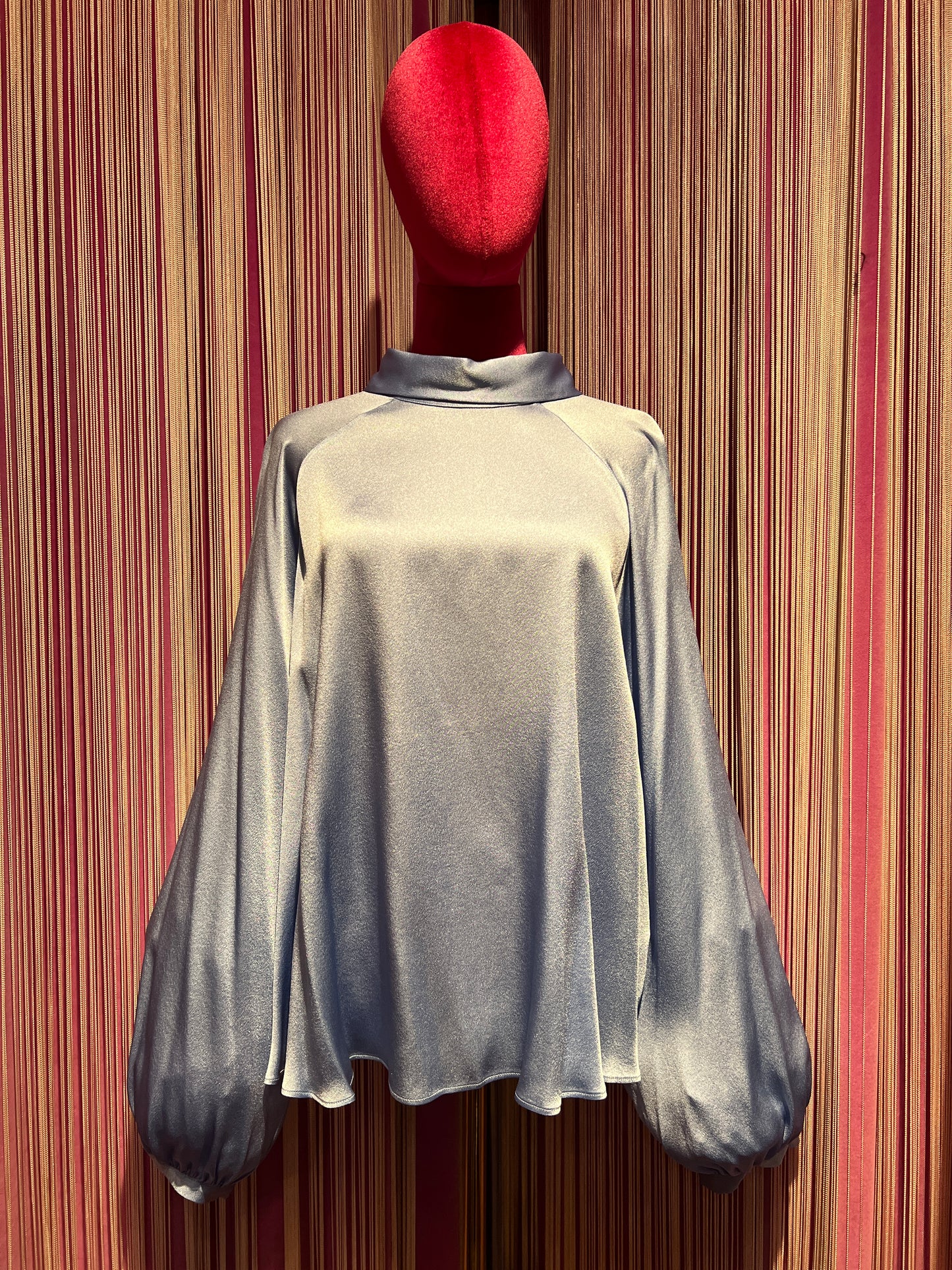 Semicouture camicia celeste scollata dietro manica baloon