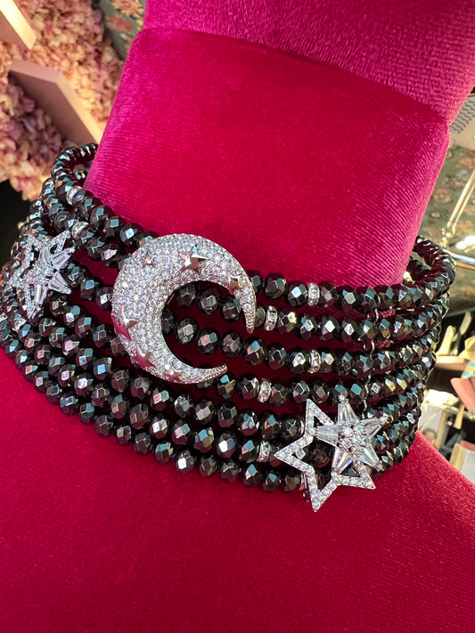 Manuela Ajo’ creazioni choker cristalli grigio scuro con spille mezza luna e stelle di strass
