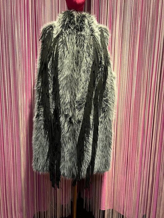 Uncommon gilet di simil pelliccia con frange nero e bianco vestibilita’ over
