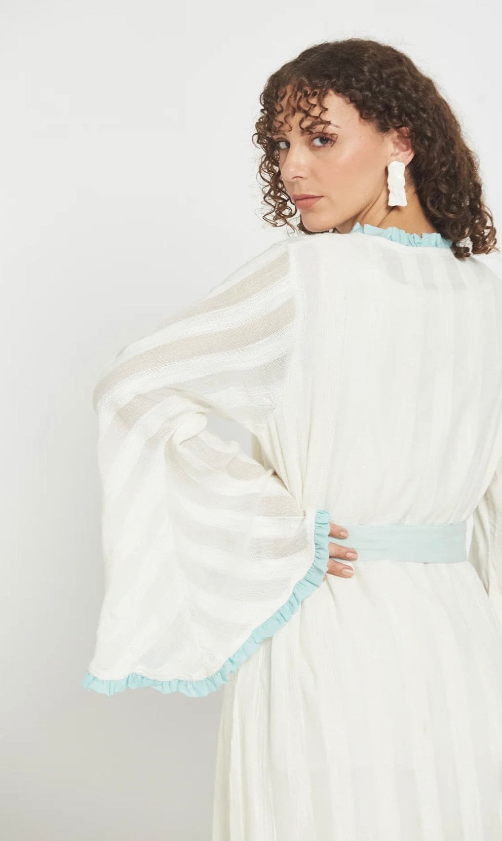 Be-sunset -20% di sconto kimono bianco con cinta e rifiniture turchesi