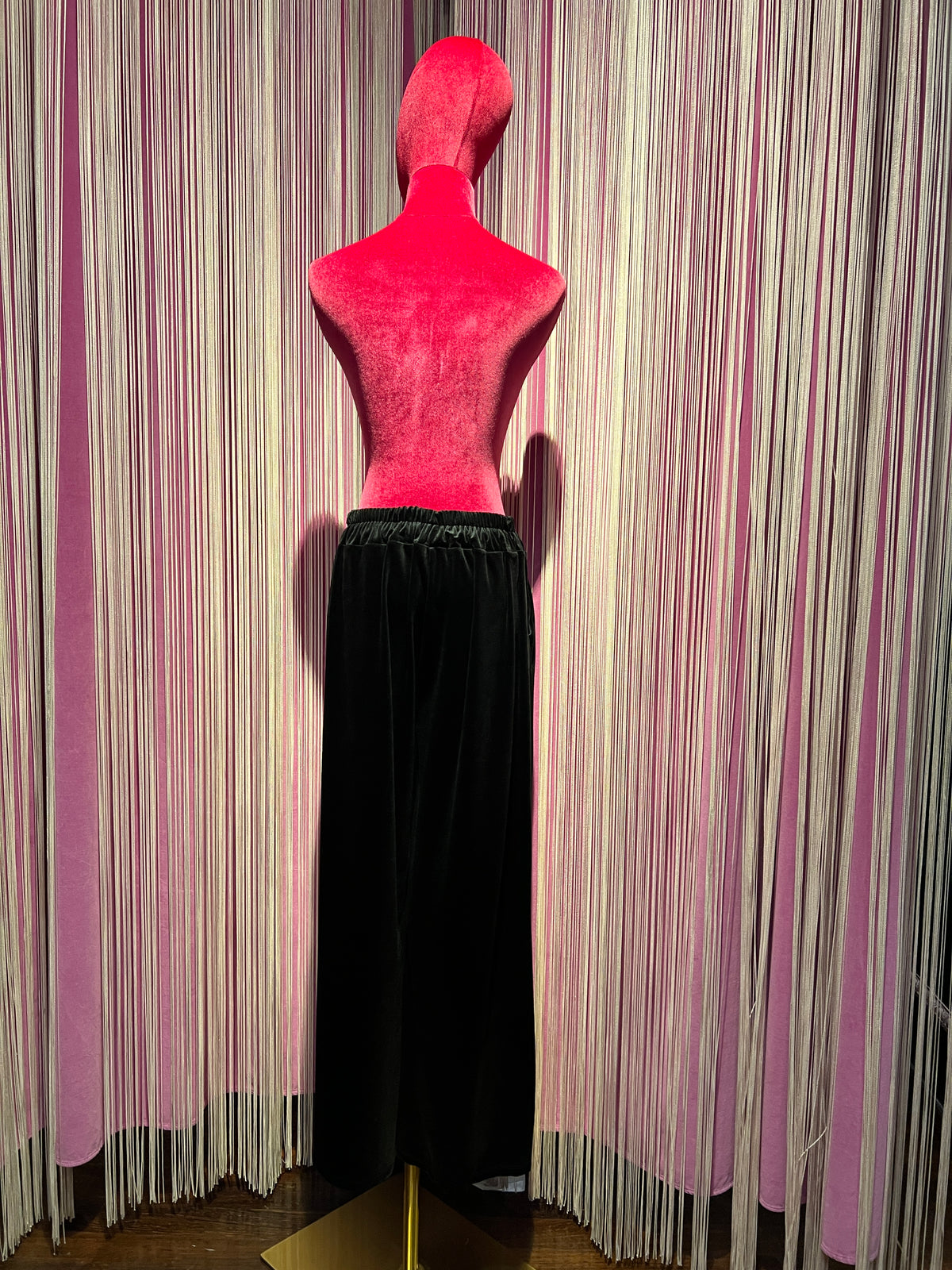 The room completo velluto nero maglia collo anello e pantalone con elastico in vita e tasche